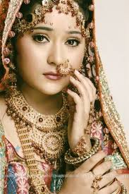 Sara Khan - 33259-sara-khan-as-sadhana-in-wedding-dress-in-sapna-babul-ka-bidaai