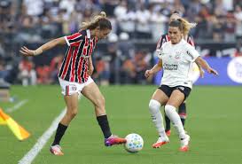 São Paulo tenta acabar com hegemonia do Corinthians em decisão do Brasileirão Feminino