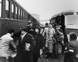 Image of Hungarian refugees arriving in the United Kingdom in 1956