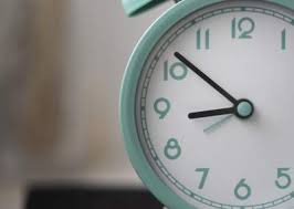 El reloj avanza 60 minutos, pero tu cuerpo no: Cómo prepararse para el cambio de hora