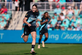Team News: Star Striker Esther González Returns for Gotham FC Semifinal