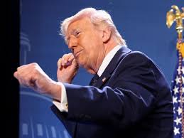 Trump se 'cepilla' a los candidatos republicanos que le dijeron 'no', sin un claro plan para las midterms