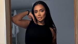 Cum arăta Naba Salem de la Survivor 2026 înainte de operații estetice! Drama prin care a trecut vedeta