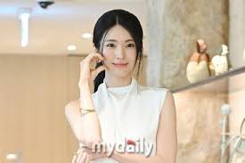 윤주빈