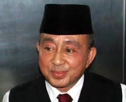 Asisten Pidana Khusus Kejati DKI Jakarta, Hidayatullah, mengatakan, pihaknya telah memanggil 4 mantan menteri yakni mantan Menakertrans Abdul Latief, ... - abdul-latief-dalam