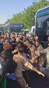 تصاویری از خروج فرمانده کل سپاه با موتور از مراسم نماز مصلی