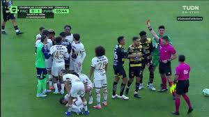 Pachuca se queda con 10: expulsan a Brian García al minuto 8