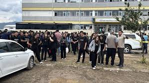 Yeğeni tarafından vurulan öğretmen hayatını kaybetti — Hürriyet