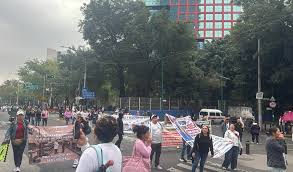 Amenazan trabajadores del IMSS con irse a huelga tras reunión fallida en Segob