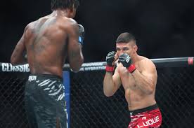 Kelvin Gastelum vs Vicente Luque Pick, 04/11/2026 Predictions UFC 327 Odds