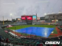 Rain Threatens to Disrupt Key Korean Baseball League Games