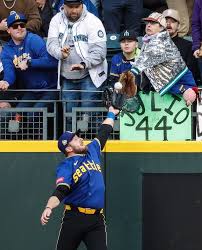 Photos: Seattle Mariners take on Cleveland Guardians