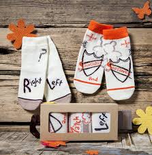 Résultat de recherche d'images pour "left and right socks"