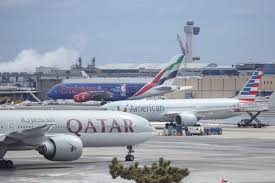 Lucro das companhias aéreas deve cair quase pela metade em 2026, diz associação internacional
