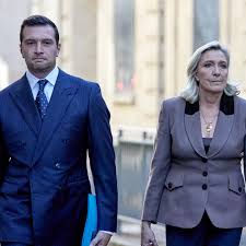 Présidentielle 2027: un nouveau sondage place Marine Le Pen toujours largement en tête au premier tour, au côté de Jean-Luc Mélenchon, malgré l'affaire Bardella — BFM