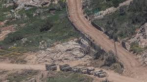 ثمانية قتلى من بينهم ثلاثة عناصر من الدفاع المدني بغارات إسرائيلية على جنوب لبنان