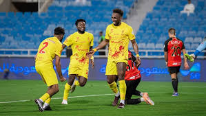 ¡YA SUPERÓ A CR7! 😱🔥 Julián Quiñones anota doblete y tiene más goles que Cristiano Ronaldo 👀🏆