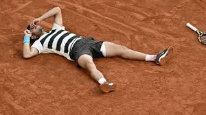 SN 140 Moments: No. 104 - Carlos Alcaraz saves 3 match points, edges Jannick Sinner in epic French Open final