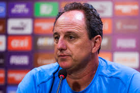 Alvo da torcida do Bahia, Rogério Ceni desabafa: "Não acho justo abandonar o que ama por ofensa"
