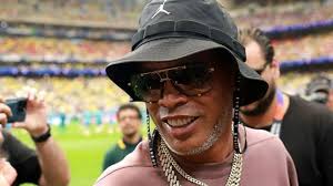Exclusivo: Ronaldinho Gaúcho tem caso com ‘influenciadora’ mesmo namorando há 5 anos