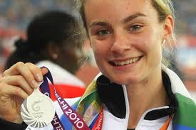 ... New Zealand&#39;s Nikki Hamblin shows off her silver medal won in the women&#39;s 1500m at the ... - 4217794_600x400