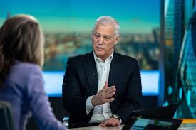 Standard Chartered CEO Walks Back Comment About Replacing ‘Lower-Value Human Capital’ With AI
