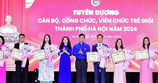 Tuyên dương 24 cán bộ công chức, viên chức trẻ xuất sắc