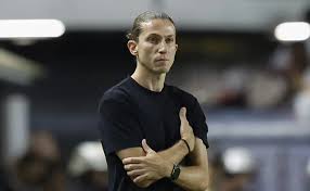 Filipe Luís confirma escalação do Flamengo sem Arrascaeta e com surpresas no ataque; confira