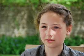 Résultat de recherche d'images pour "jolie fille de 12 ans"