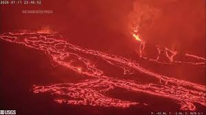 Dentro del volcán Kilauea de Hawai: lava brillante visible en uno de los volcanes más activos del mundo