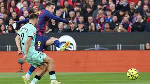 Robert Lewandowski, first goal scorer at the new Camp Nou