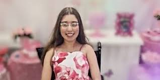 Júlia tem uma chance de tratamento — precisamos de você