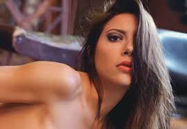 La modelo Julieta Gómez, quien había intentado suicidarse en noviembre del año pasado, falleció esta mañana, según informó la prima de la joven, ... - 20130205160121