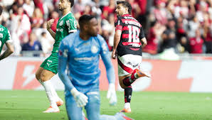 ¡Arrascaeta brilla! Flamengo empata en la cima tras vencer a Palmeiras
