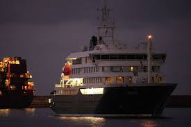 Crucero afectado por hantavirus llega a Tenerife, en el archipiélago español de Islas Canarias