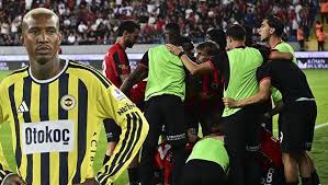 (ÖZET) Fenerbahçe üstünlüğünü koruyamadı! Başkent'te kazanan Gençlerbirliği oldu | Gençlerbirliği - Fenerbahçe maç sonucu: 2-1 — Fanatik