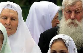 On the shores of the River Dniester in southern Ukraine, a community of Russian Orthodox Old Believers sect has lived for some 300 years. - _45905845_oldbelievers1