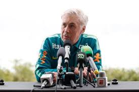 A opinião de Ancelotti sobre limite de estrangeiros no futebol brasileiro