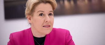 „Mich regt es auf“ Berlins Wirtschaftssenatorin fordert Maßnahmen gegen Mineralölkonzerne