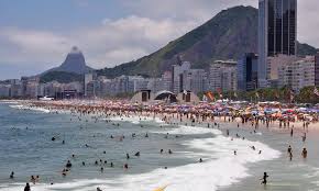 Polícia do Rio de Janeiro procura suspeitos por estupro coletivo a uma adolescente em Copacabana