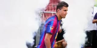 Ovación atronadora a Rodri y pitos para De Jong