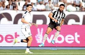Vitinho: "Botafogo poderia estar bem melhor no Brasileiro"