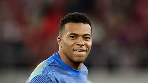 Mbappé Rescues Real Madrid in a Wild Night in El Pireo