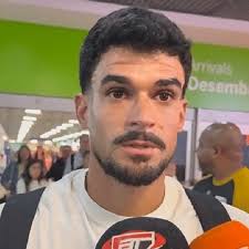 Cauly chega ao São Paulo, cita 'novela' de 1 mês e avisa: 'Sei jogar bola'