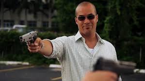 Résultat de recherche d'images pour "burn notice images hawaiian shirts"