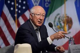 Ken Salazar anuncia visita a México