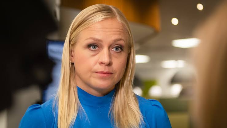 Utrikesminister Valtonen: Kina lovar samarbete för att utreda mystiska  fartyget Newnew Polar Bear | Politik | Svenska Yle