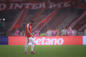 Zagueiro do Inter, Victor Gabriel é suspenso pelo STJD até que Gabriel Pec volte aos treinos