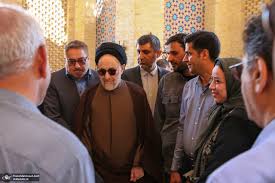 گفت و گوی جالب بین خاتمی و یک خانم مسن در مورد فتوای امام برای دست دادن زن و مرد + تصویر و جزئیات