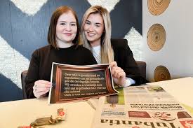 Niemand mag tot 11.00 uur op zijn plek zitten: McDonald’s in Enschede eert overleden vaste klant Klaas